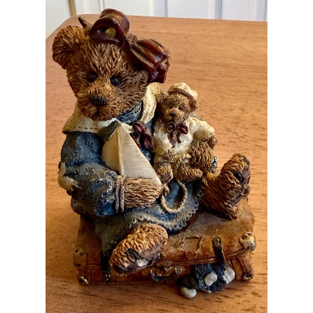 GENUINE Boyds‎ Bears & Friends Bailey Bear With Suitcase Resin Figure